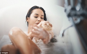 Tắm nước nóng giúp giảm nguy cơ đau tim, đột quỵ?