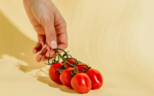 Chuyên gia bật mí đồ ăn nhẹ đánh bại đầy hơi, trướng bụng khi đi máy bay