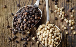 Hạt tiêu trắng và hạt tiêu đen có gì khác biệt?