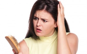 Rụng tóc nhiều có phải do bệnh tuyến giáp?