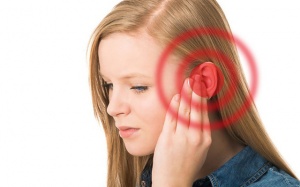 Nguyên nhân nào gây ra tiếng rít trong tai?