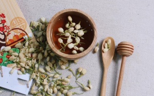 Nâng cấp cốc trà xanh thường nhật nhờ ướp đẫm hương hoa nhài