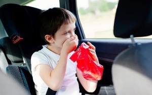 Ăn gì để trị khó tiêu, giảm cảm giác buồn nôn do say xe