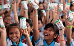 Vinamilk trao 76.500 ly sữa cho trẻ em tỉnh Vĩnh Long