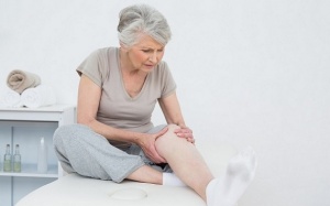 Người cao tuổi thay khớp gối có nên dùng TPCN Cốt Thoái Vương?