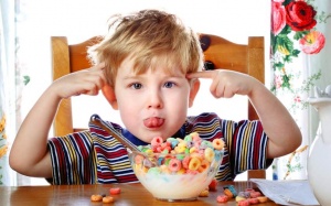 7 thực phẩm có hại, mẹ vẫn vô tình cho con ăn hàng ngày