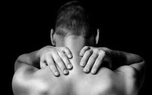 Những cách tự nhiên giúp giảm đau vai ngay tại nhà