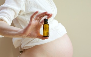 Đối phó với các vấn đề khi mang thai bằng tinh dầu