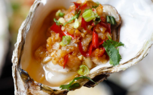 Mở tiệc hải sản cuối tuần với hàu sốt tỏi