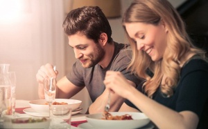 Thói quen ăn tối muộn dễ mắc nhiều loại ung thư?