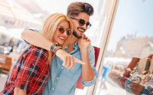 Tử vi Chủ nhật (22/7/2018): Song Ngư rất vui khi đi mua sắm với người yêu