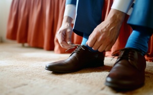 Video: Hiểm họa khó ngờ khi đi giày vào nhà!