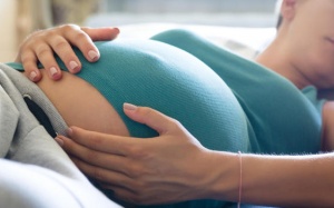 Những cách tự nhiên kích thích chuyển dạ cho bà bầu