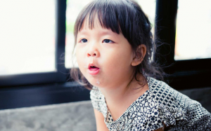 Trẻ bị ho khan: Điều trị như thế nào? 