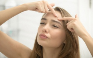 9 bước đơn giản để loại bỏ mụn trứng cá