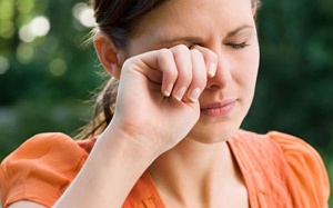 5 thói quen hàng ngày gây ra các bệnh về mắt