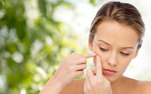 Rượu có gây mụn trứng cá không? 