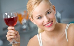 4 lợi ích của rượu vang đỏ trong việc làm đẹp da