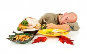 Vì sao bạn luôn cảm thấy buồn ngủ sau khi ăn no?