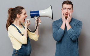 Vì sao bà bầu thường thay đổi tâm trạng và làm thế nào để đối phó?