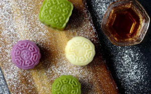 Bánh dẻo lạnh nhân trứng sữa - món bánh Trung thu từ Hồng Kông