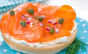 Bà bầu ăn cá hồi ướp muối có ảnh hưởng xấu đến thai nhi?