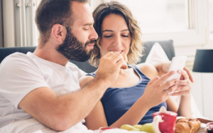 Điều hòa nội tiết tố nữ – nhạc trưởng cho chuyện yêu thăng hoa