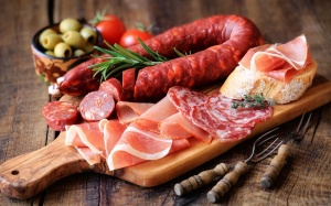 Ăn nhiều thịt chế biến sẵn coi chừng mắc những bệnh này!
