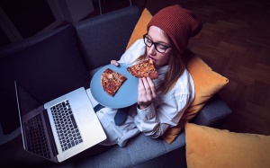 Người muốn giảm cân không nên ăn gì trước khi ngủ?