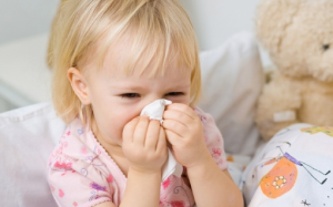 Phân biệt: Dấu hiệu trẻ bị cảm lạnh hay nhiễm khuẩn