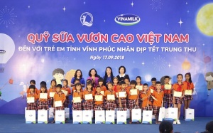 Quỹ sữa Vươn cao Việt Nam và Vinamilk mang Trung thu đến với trẻ em Vĩnh Phúc