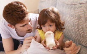 Trẻ lười uống sữa có nên bổ sung calci?