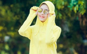 Mặc quần áo chống nắng là đủ, không cần kem chống nắng toàn thân?