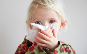 Trẻ bị cảm lạnh khi nào cần đi khám?