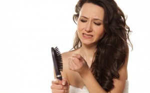 Rụng tóc sau sinh phải làm sao?