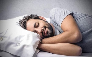 Ngủ nhiều hơn 9h mỗi đêm, nam giới tăng 71% nguy cơ đột quỵ