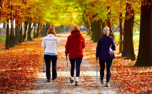 Phụ nữ đi bộ nhiều có thể giảm nguy cơ suy tim khi về già