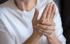 7 dấu hiệu cảnh báo viêm mạn tính trong cơ thể