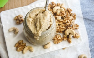 Tại sao người bệnh Parkinson nên ăn nhiều hạt điều, hạt óc chó?