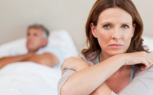 Vì đâu chị em bị nóng trong người, hồi hộp, tim đập nhanh?