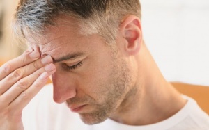 Đau nửa đầu trái có phải do tuyến giáp hoạt động kém?