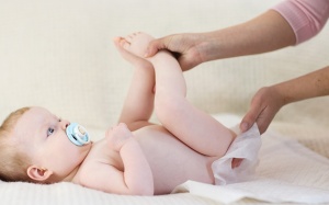 3 loại nước ép trái cây giúp điều trị táo bón cho trẻ