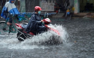 Nam Trung Bộ và Nam Bộ mưa dông trên diện rộng