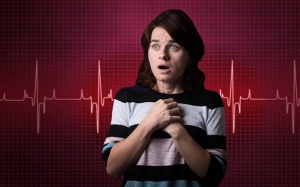Tim bỏ nhịp, đập mạnh hơn bình thường có nguy hiểm?