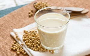 Phụ nữ trung niên uống gì để có sức khỏe tốt và tươi trẻ?