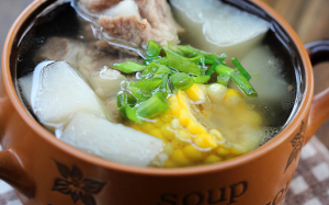 Canh sườn củ cải và ngô: Thơm ngọt, ngon lành cho bữa cơm tối 