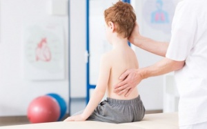 Phục hồi vận động cho trẻ bị trượt đốt sống