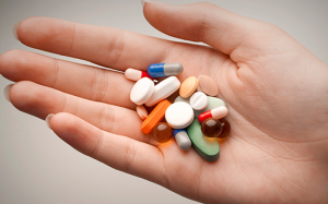 Phụ nữ cho con bú uống thuốc kháng sinh có an toàn cho bé? 