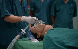 Giải cứu bệnh nhân có u bướu cổ khổng lồ nặng 4kg