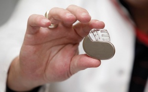 Người già có nên dùng máy tạo nhịp để ổn định nhịp tim?